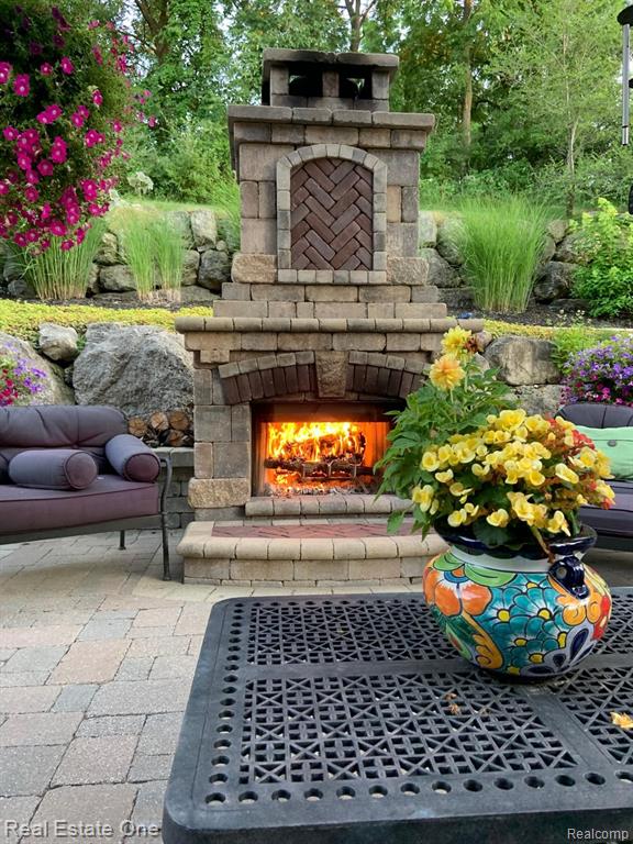 611 Wellington Circle, Rochester Hills, MI 48309 — Photo 10