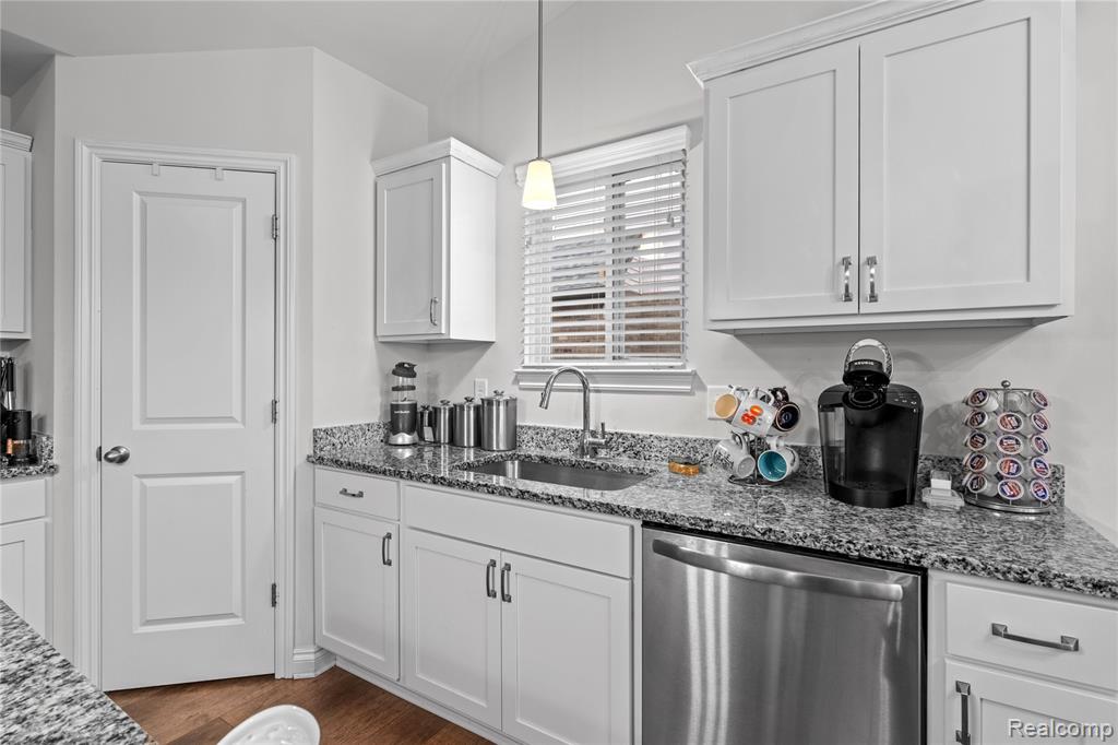 13704 Chester Court, Belleville, MI 48111 — Photo 16