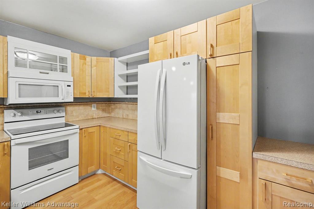 902 Chestnut Hill Drive, E, Auburn Hills, MI 48326 — Photo 8