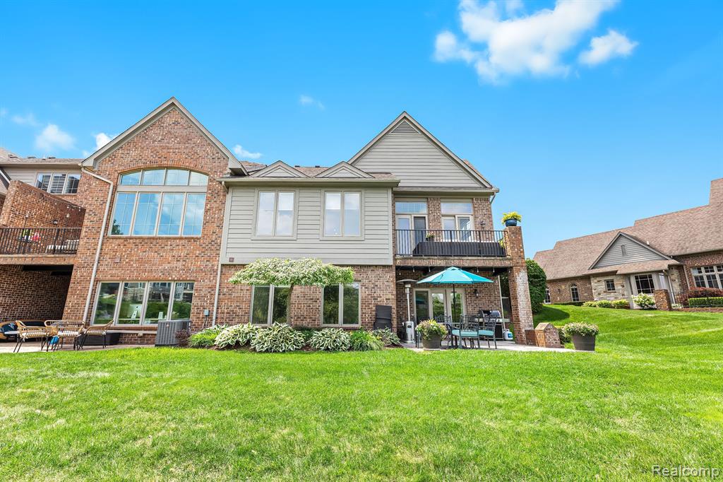 10815 SPARKLING WATERS Court, South Lyon, MI 48178 — Photo 44