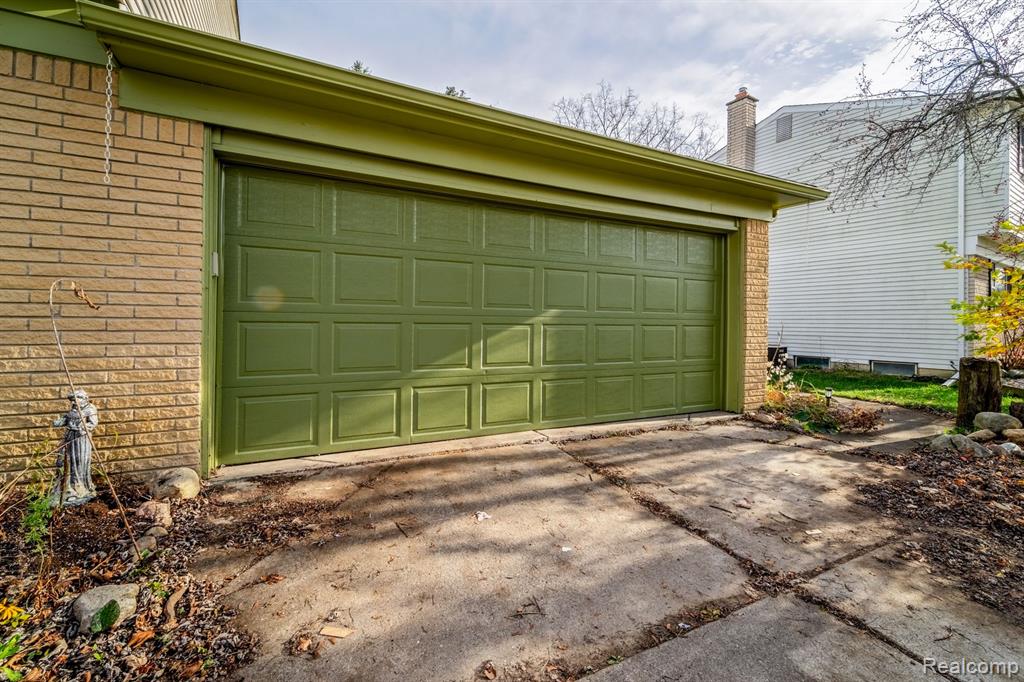 5809 HUNTINGTON Drive, Ypsilanti, MI 48197 — Photo 8