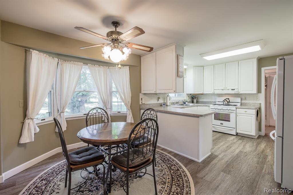 4154 Knollwood Drive, Grand Blanc, MI 48439 — Photo 13