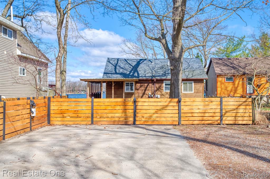 6340 SPORNY Drive, Brighton, MI 48116 — Photo 39