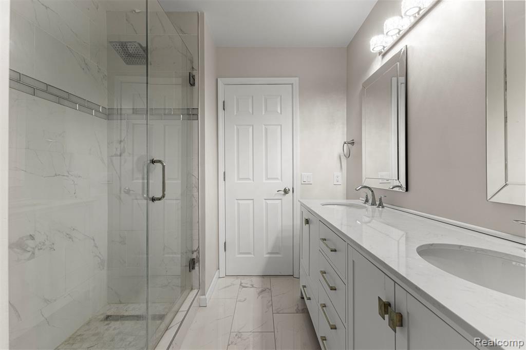 7978 Hoffman Drive, Waterford, MI 48327 — Photo 23
