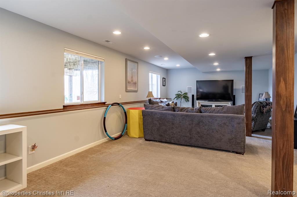 5946 OAK BEND Court, Howell, MI 48843 — Photo 47