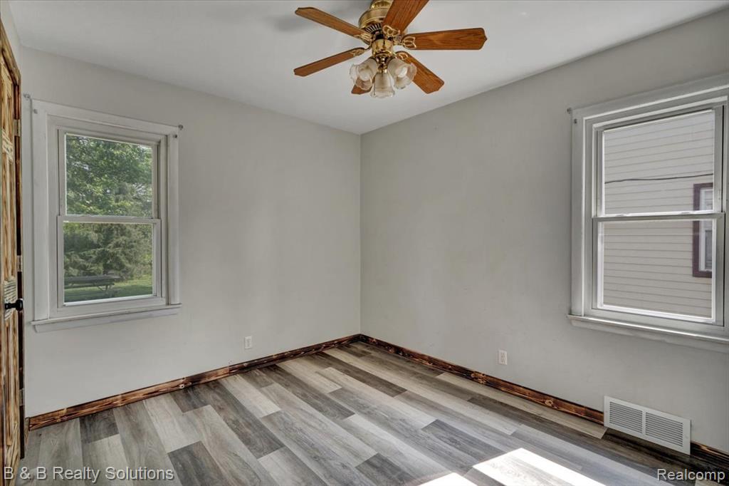 61 E Longfellow Avenue, Pontiac, MI 48340 — Photo 14