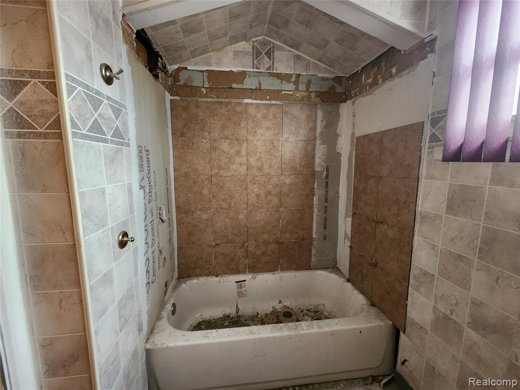 8372 Carlin Street, Detroit, MI 48228 — Photo 19
