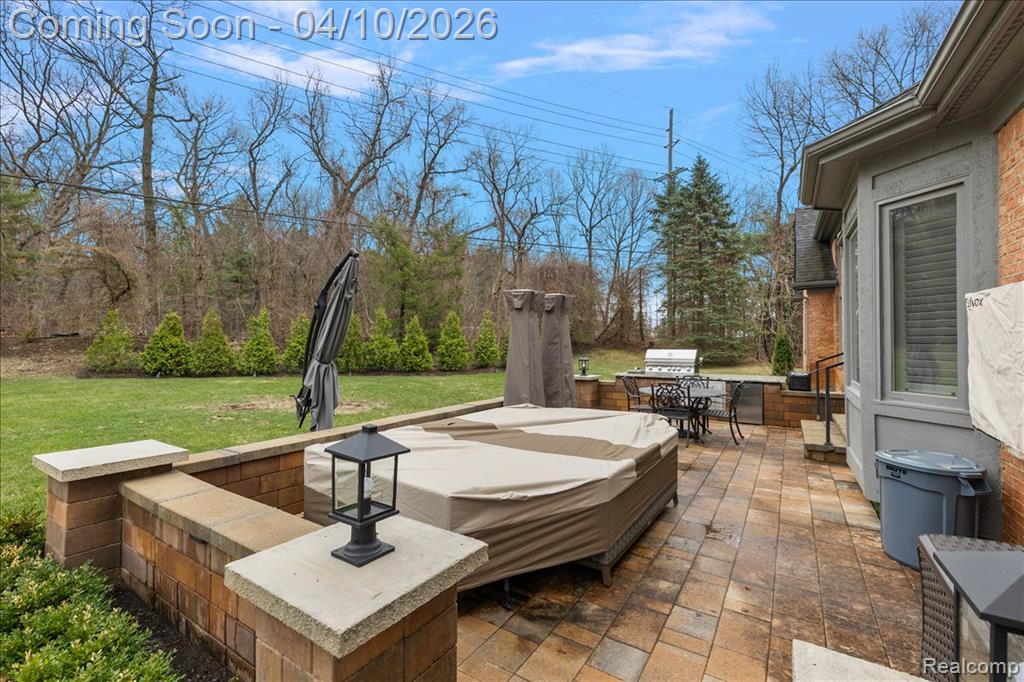 Paver Patio w/Outdoor Kitchen