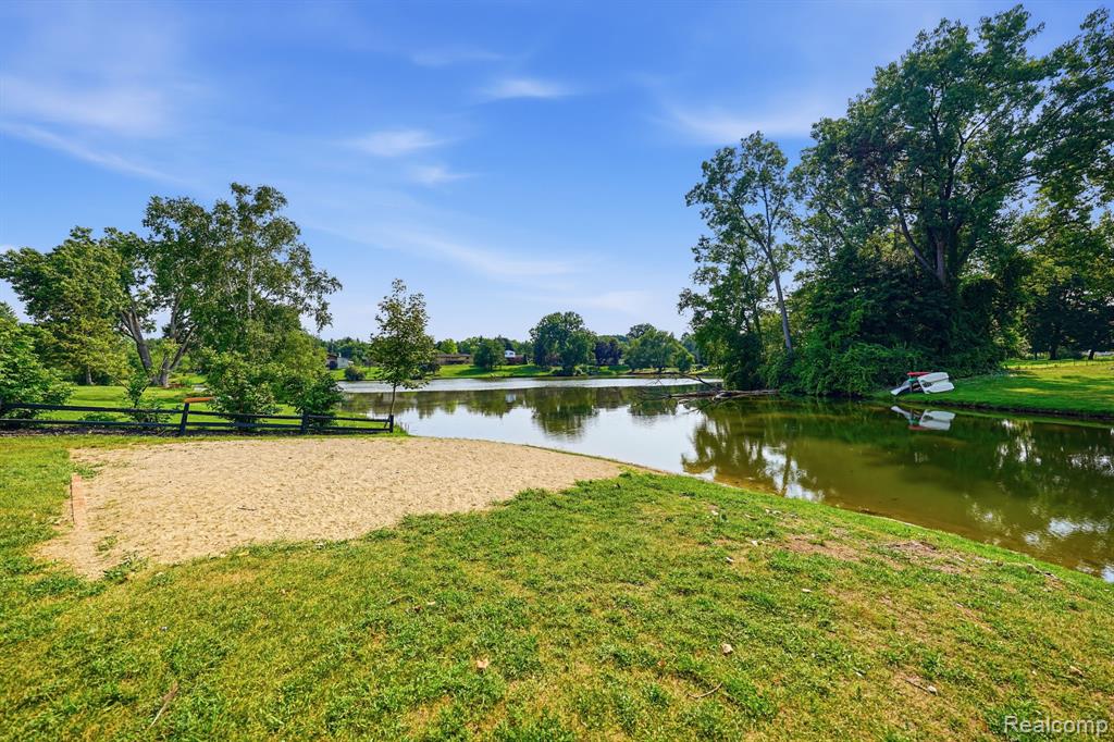 8327 Fox Bay Drive, White Lake, MI — Photo 43