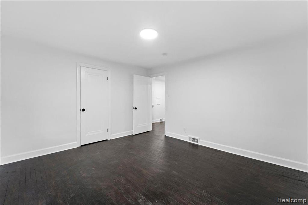 11943 E OUTER Drive, Detroit, MI 48224 — Photo 9
