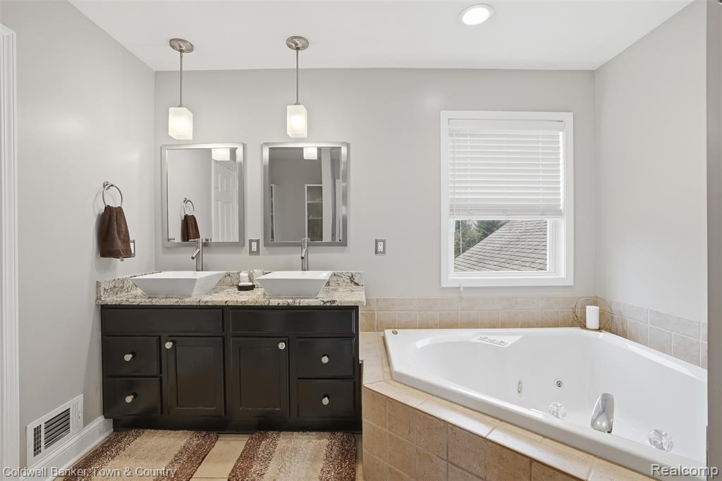 7431 Oceola Farms Court, Howell, MI 48855 — Photo 26