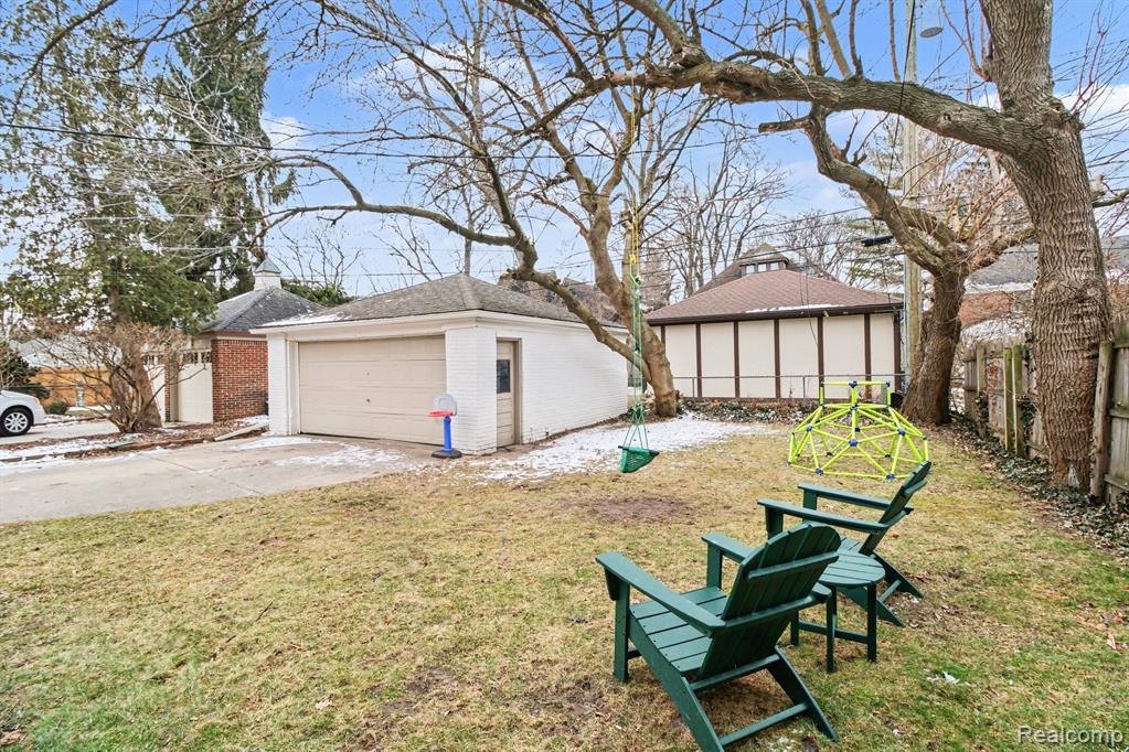 26079 York Road, Huntington Woods, MI — Photo 24