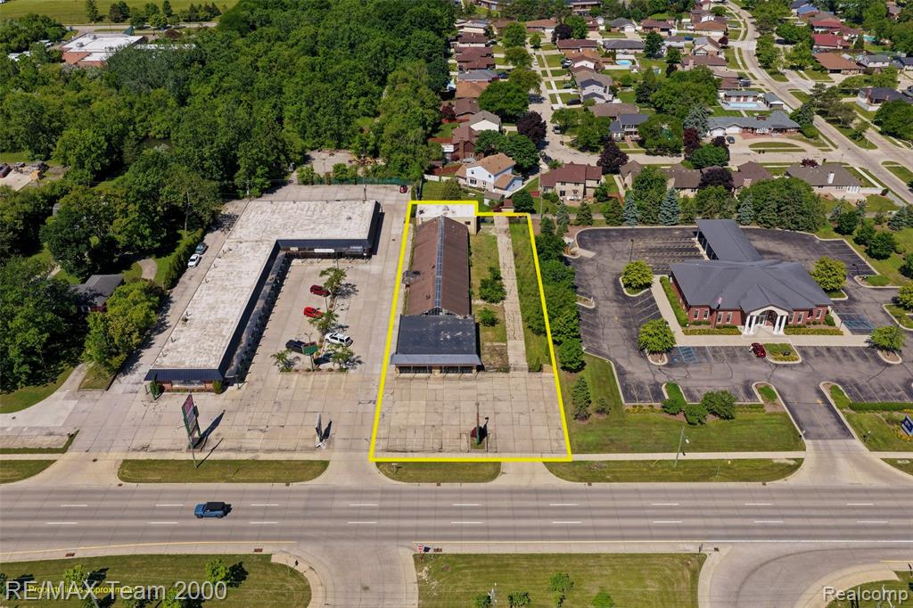 17950 Fort Street - Photo 5