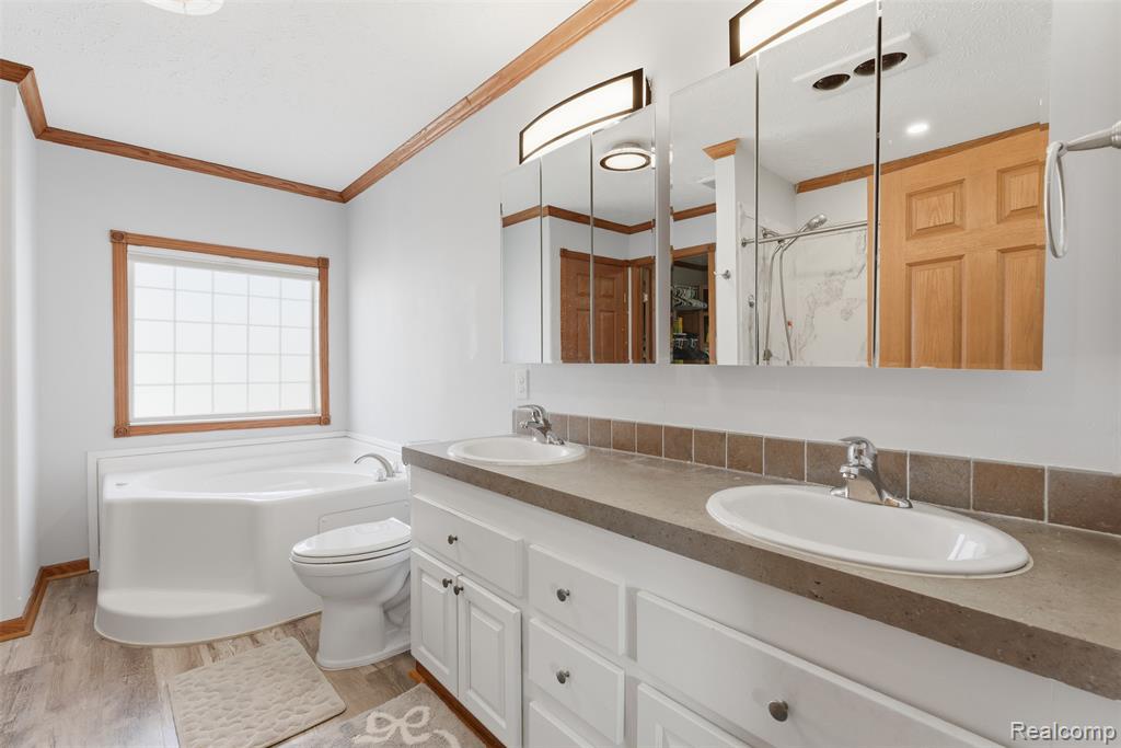 11050 Willowgreen Court, South Lyon, MI 48178 — Photo 19