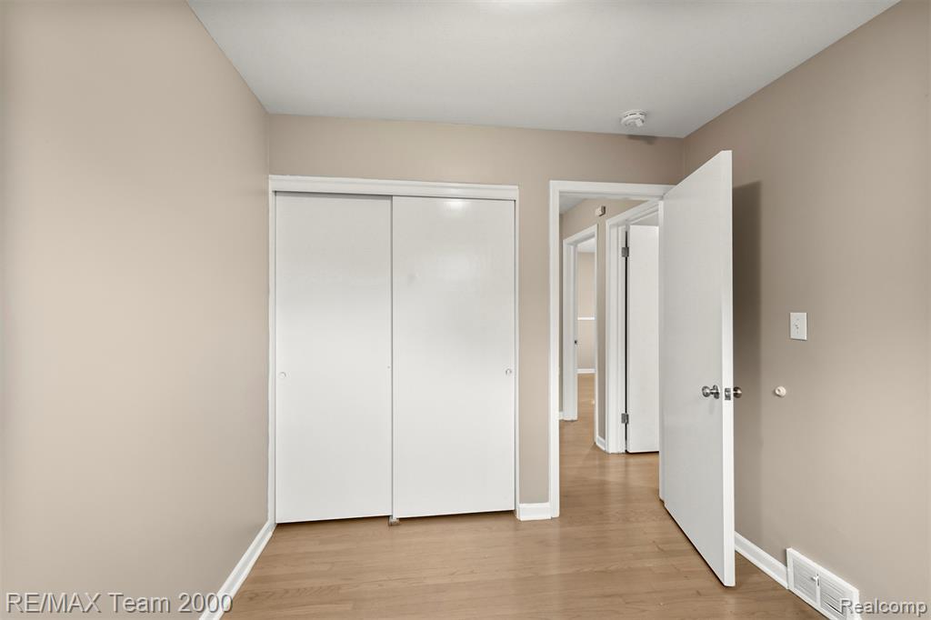 20602 Kenmore Avenue, Harper Woods, MI 48225 — Photo 19
