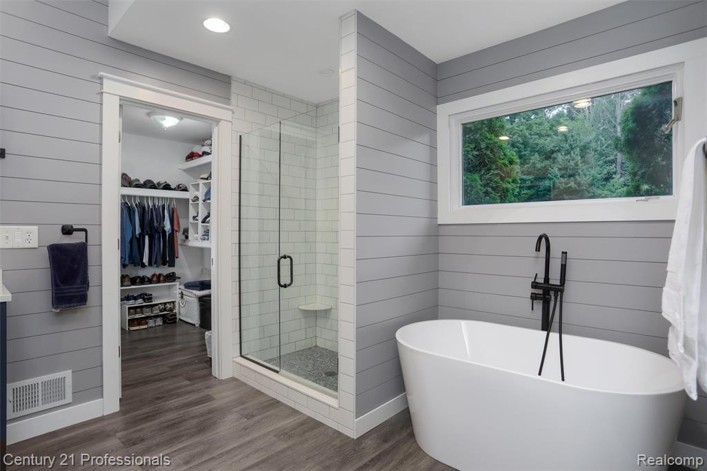 9884 Forest Ridge Drive, Clarkston, MI 48348 — Photo 17