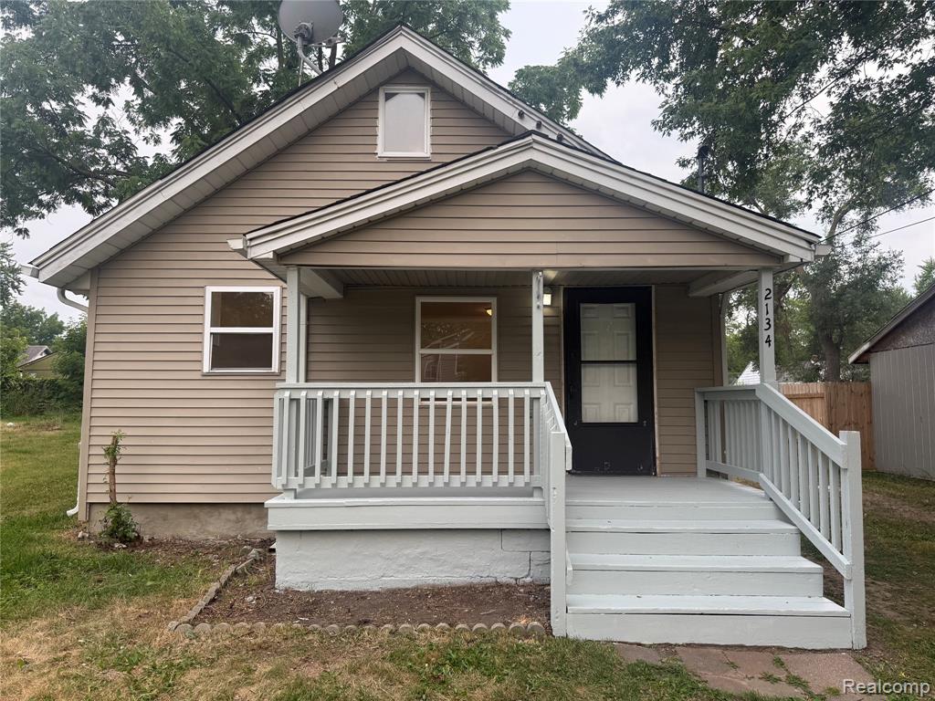 2134 E McLean Avenue, Burton, MI 48529