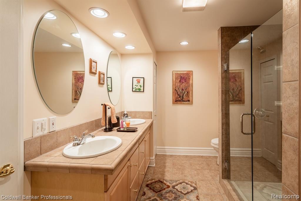26270 VALHALLA Drive, Farmington Hills, MI 48331 — Photo 34