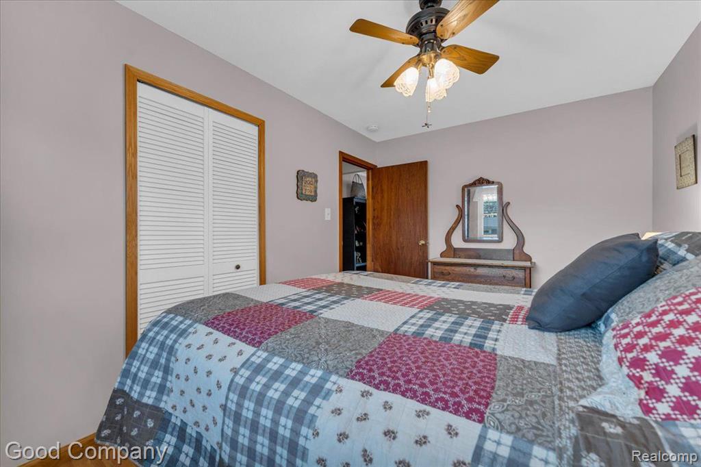 745 HOGARTH Avenue, Waterford, MI 48328 — Photo 18