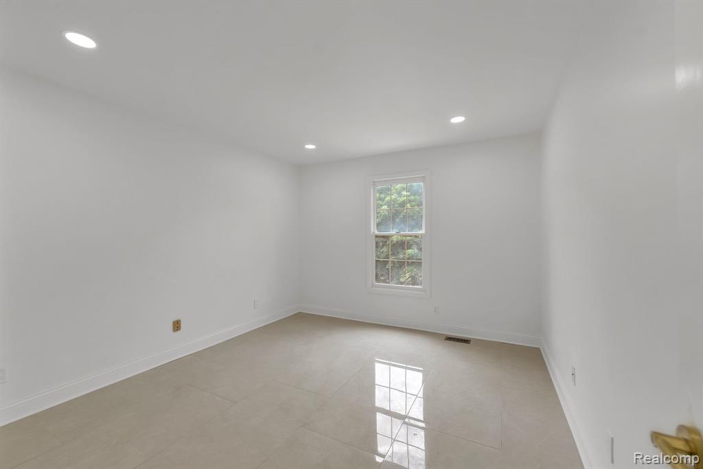 47974 Deer Trail Drive, Canton, MI 48187 — Photo 45