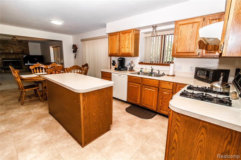 1511 Fish Lake Road, Lapeer, MI 48446 — Photo 6