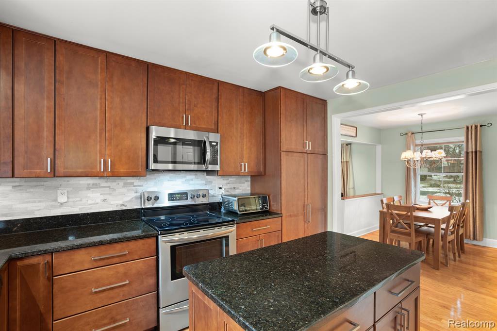 5551 NORTHCOTE, West Bloomfield, MI — Photo 16