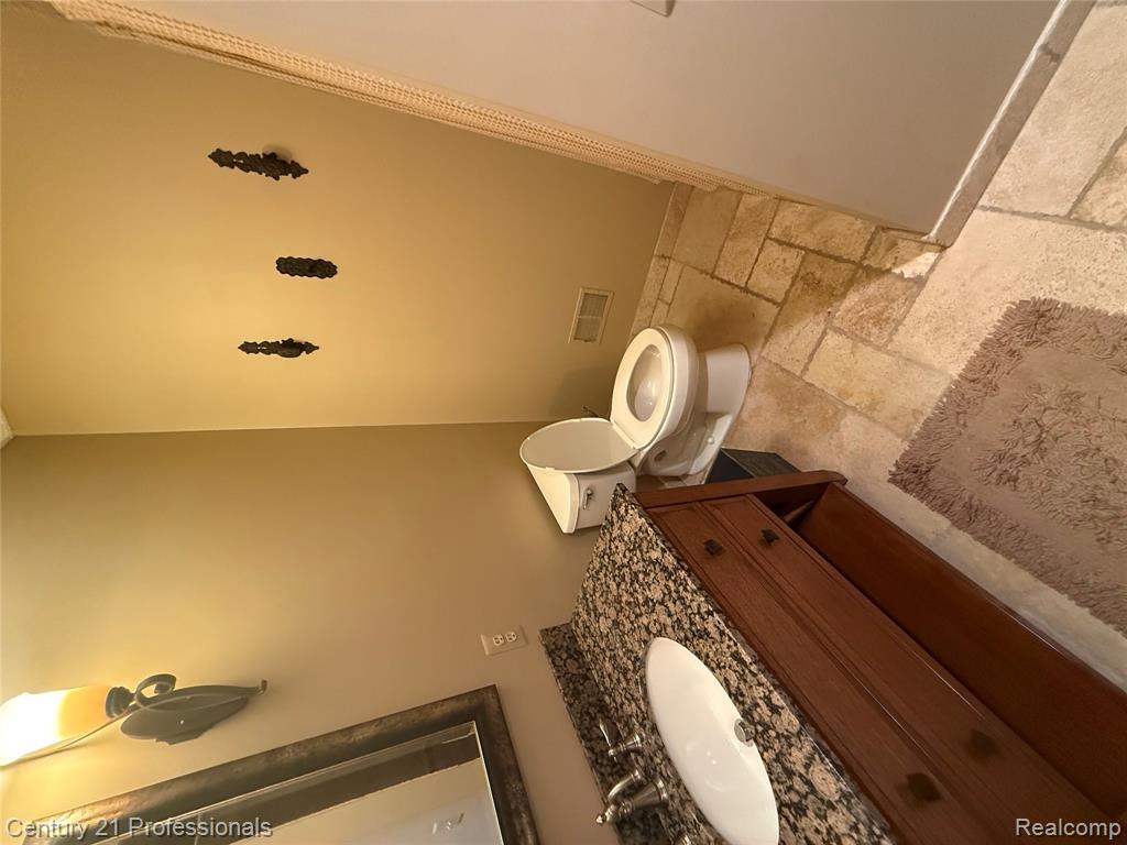 7717 Somerhill Lane, Clarkston, MI 48348 — Photo 32