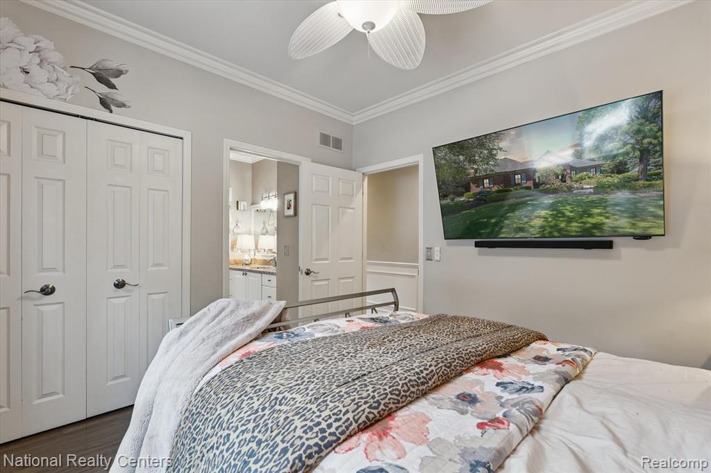 730 Berwick Court, Highland, MI — Photo 38