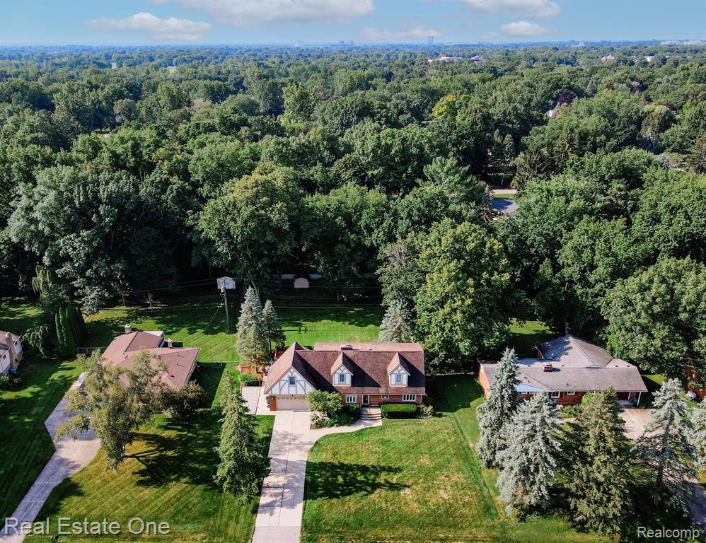 454 Lesdale Drive, Troy, MI 48085 — Photo 55