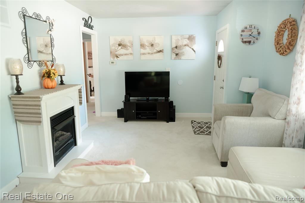 88 Longfellow Road, Whitmore Lake, MI 48189 — Photo 3