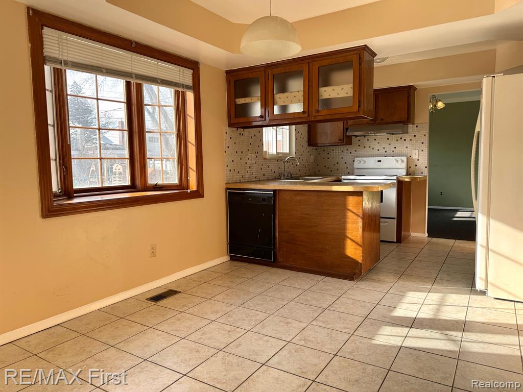 4826 BATES Drive, Warren, MI 48092 — Photo 7