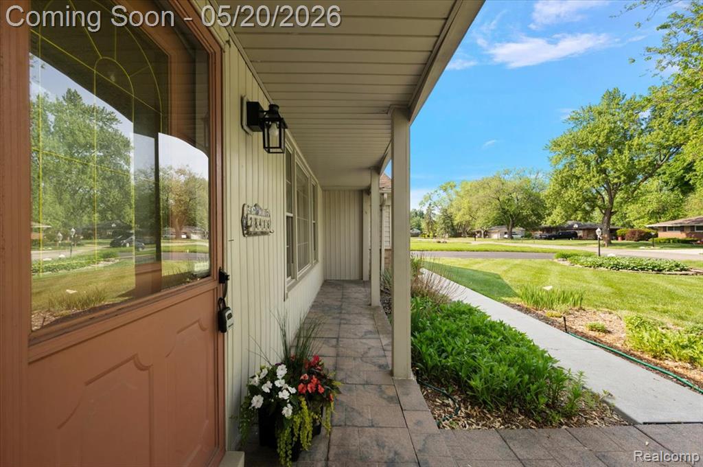 28416 Westerleigh Road, Farmington, MI 48334 — Photo 3