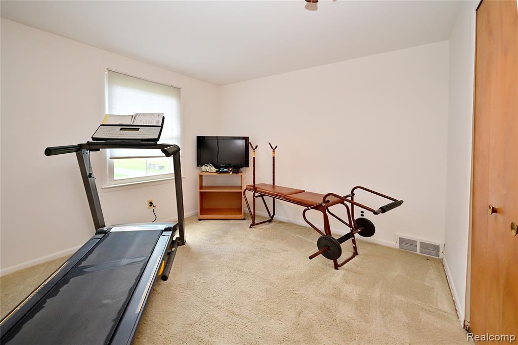 5888 Pentland Road, Bloomfield Hills, MI 48301 — Photo 30