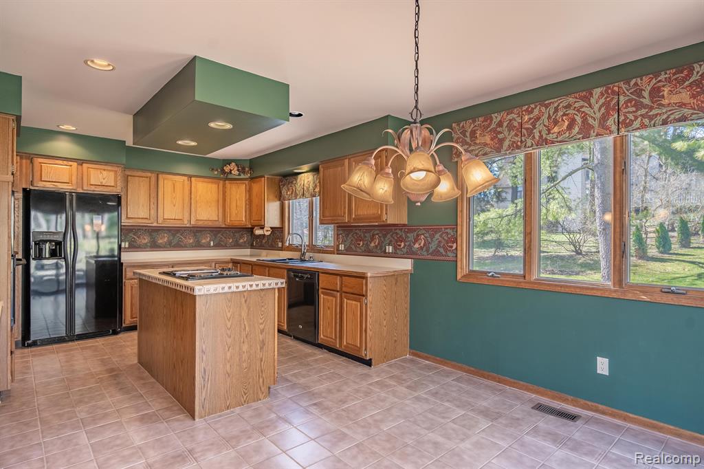 4435 OAK POINTE Drive, Brighton, MI 48116 — Photo 27
