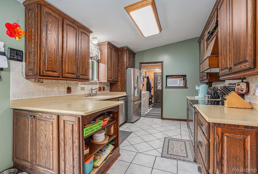808 S Dow Road, MI 48661 — Photo 9