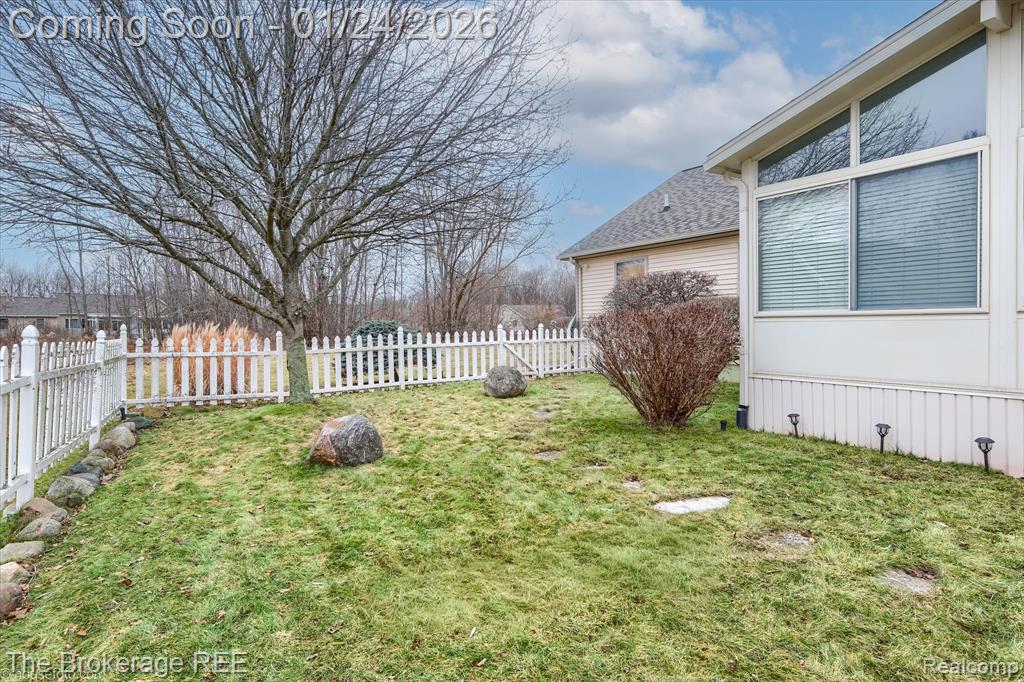 7095 Woods West Drive, Flushing, MI 48433 — Photo 9