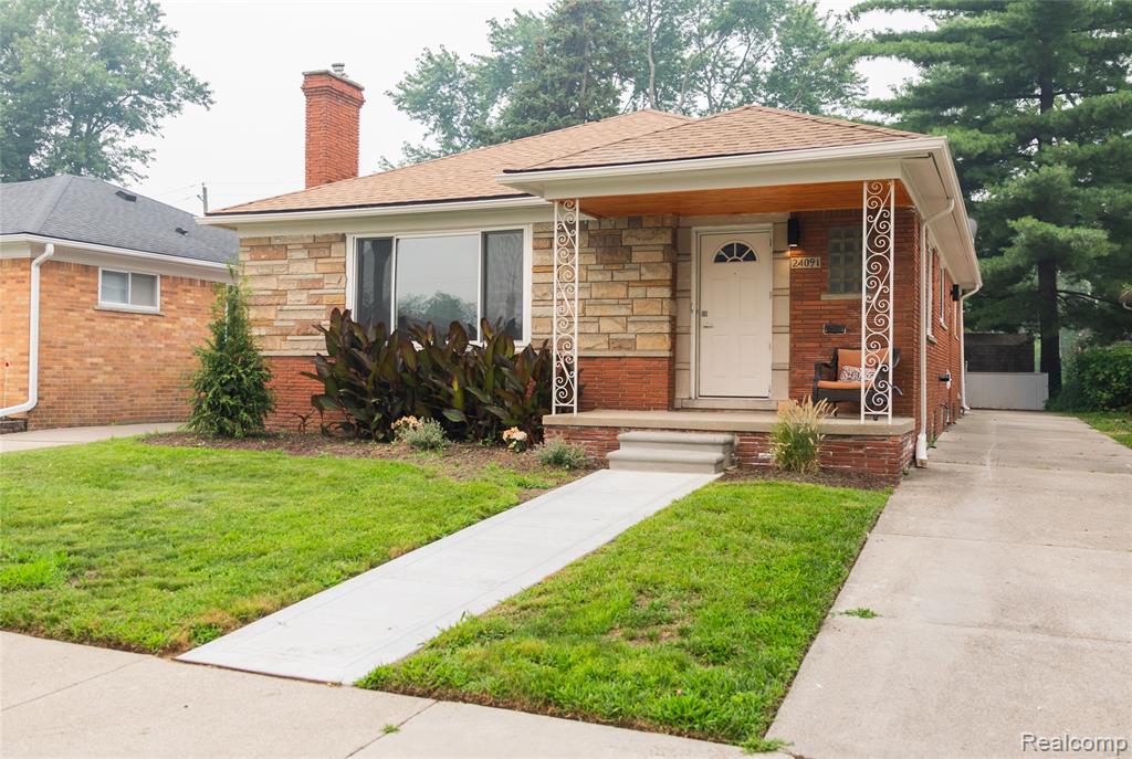 24091 Eastwood Street, Oak Park, MI 48237