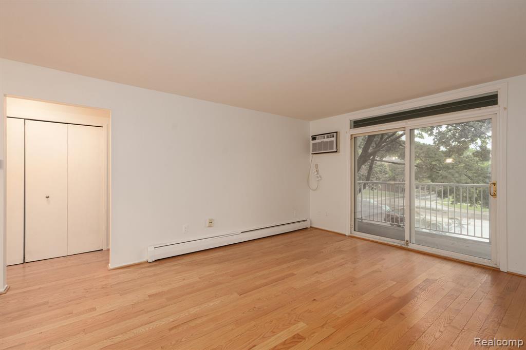4909 Crooks Road, D4, Royal Oak, MI 48073 — Photo 5