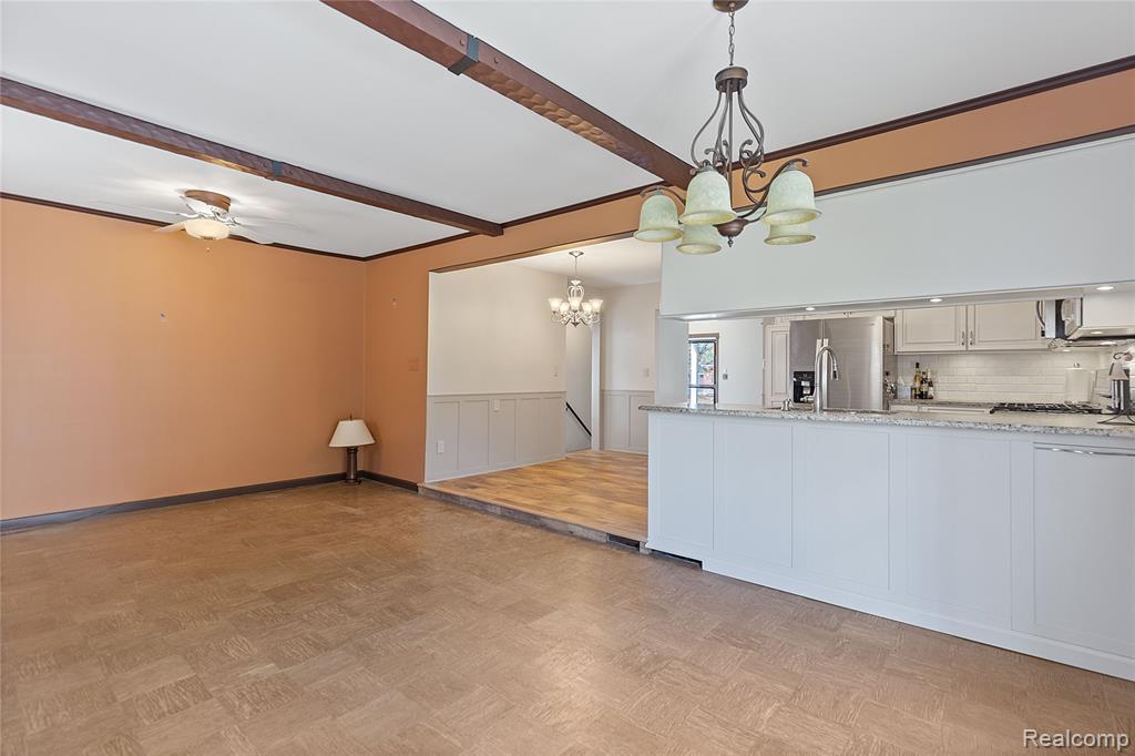 922 Canterbury Drive, Madison Heights, MI 48071 — Photo 12