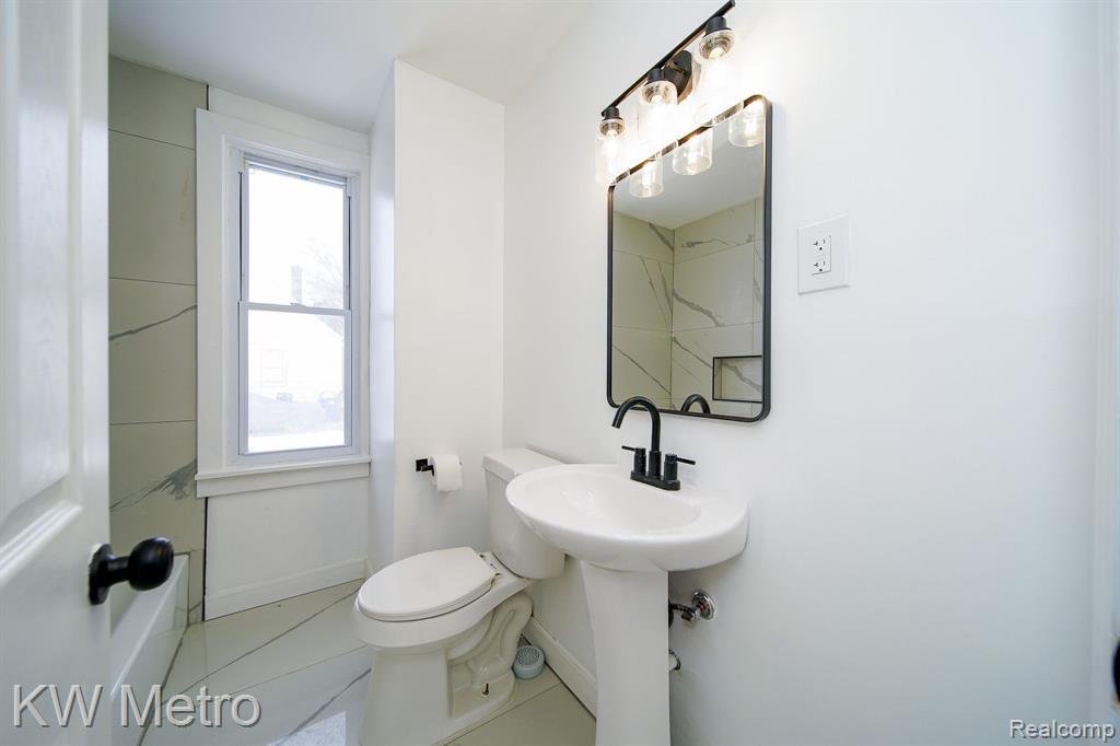 9584 AUBURN Street, Detroit, MI 48228 — Photo 7