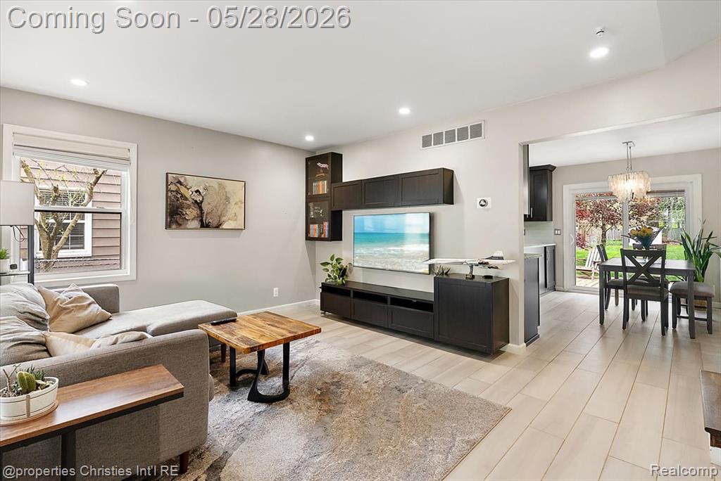 612 Royal Avenue, Royal Oak, MI 48073 — Photo 8