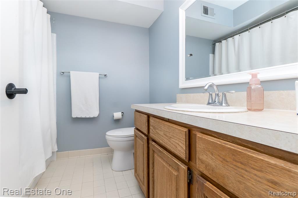 352 Pinewood Drive, Plymouth, MI 48170 — Photo 17