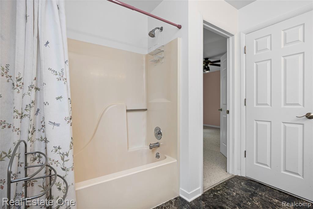 4642 Ponderosa Street, Commerce Twp, MI 48382 — Photo 30