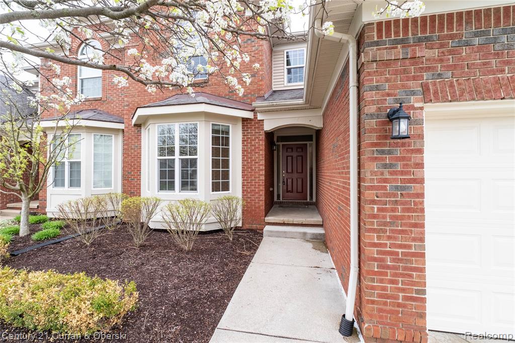 24838 Valleywood Drive, South Lyon, MI 48178 — Photo 2
