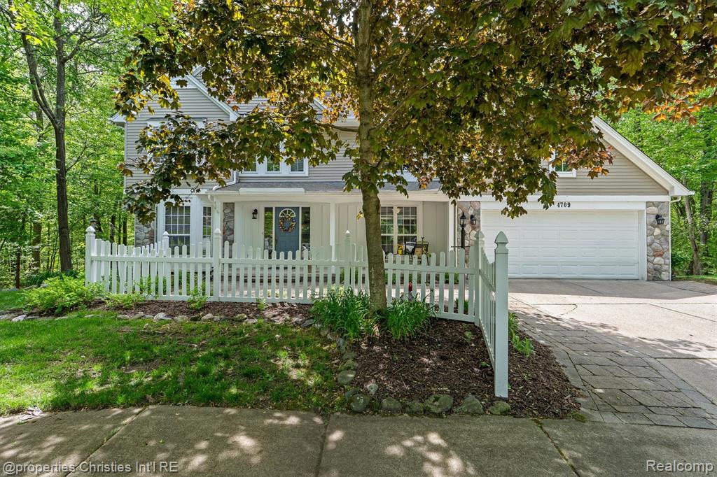 4709 Greenview Court, Commerce Twp, MI 48382 — Photo 4