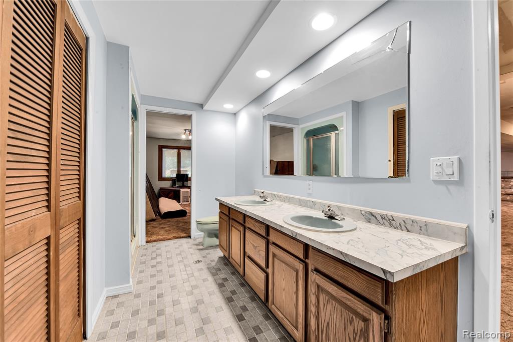 8285 Staghorn Trail, Clarkston, MI 48348 — Photo 38