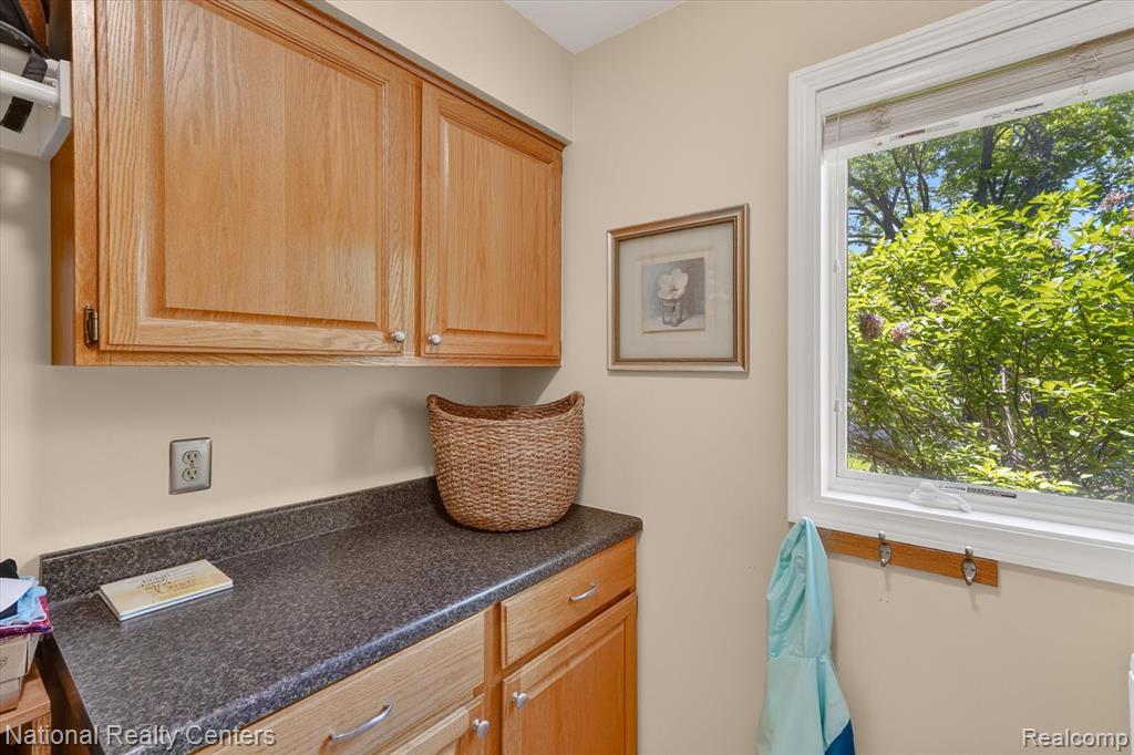 9326 Park Lane, Commerce Twp, MI 48382 — Photo 23