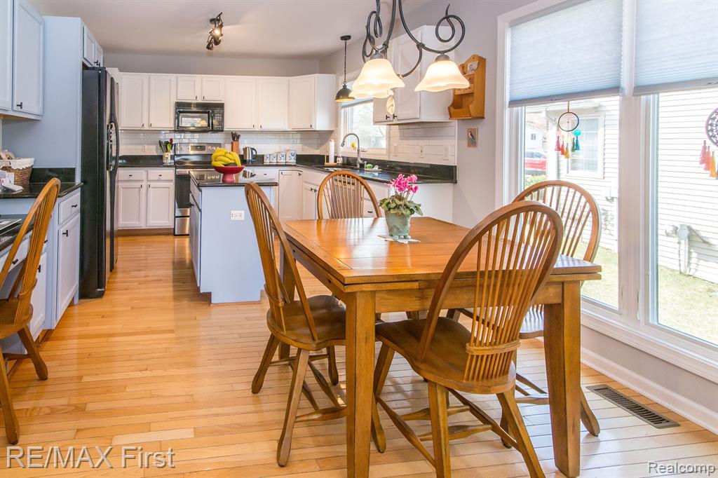 8598 GOLF LANE Drive, Commerce Twp, MI 48382 — Photo 32