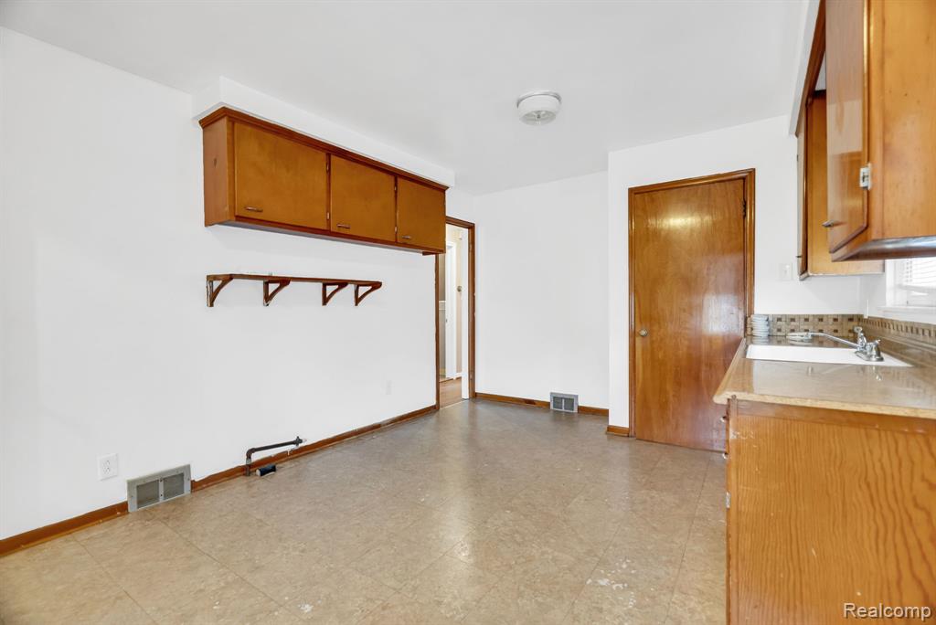 8227 Bingham Street, Detroit, MI 48228 — Photo 12