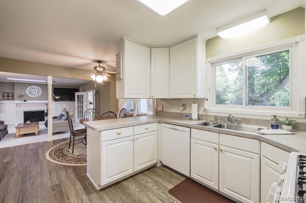 4154 Knollwood Drive, Grand Blanc, MI 48439 — Photo 11